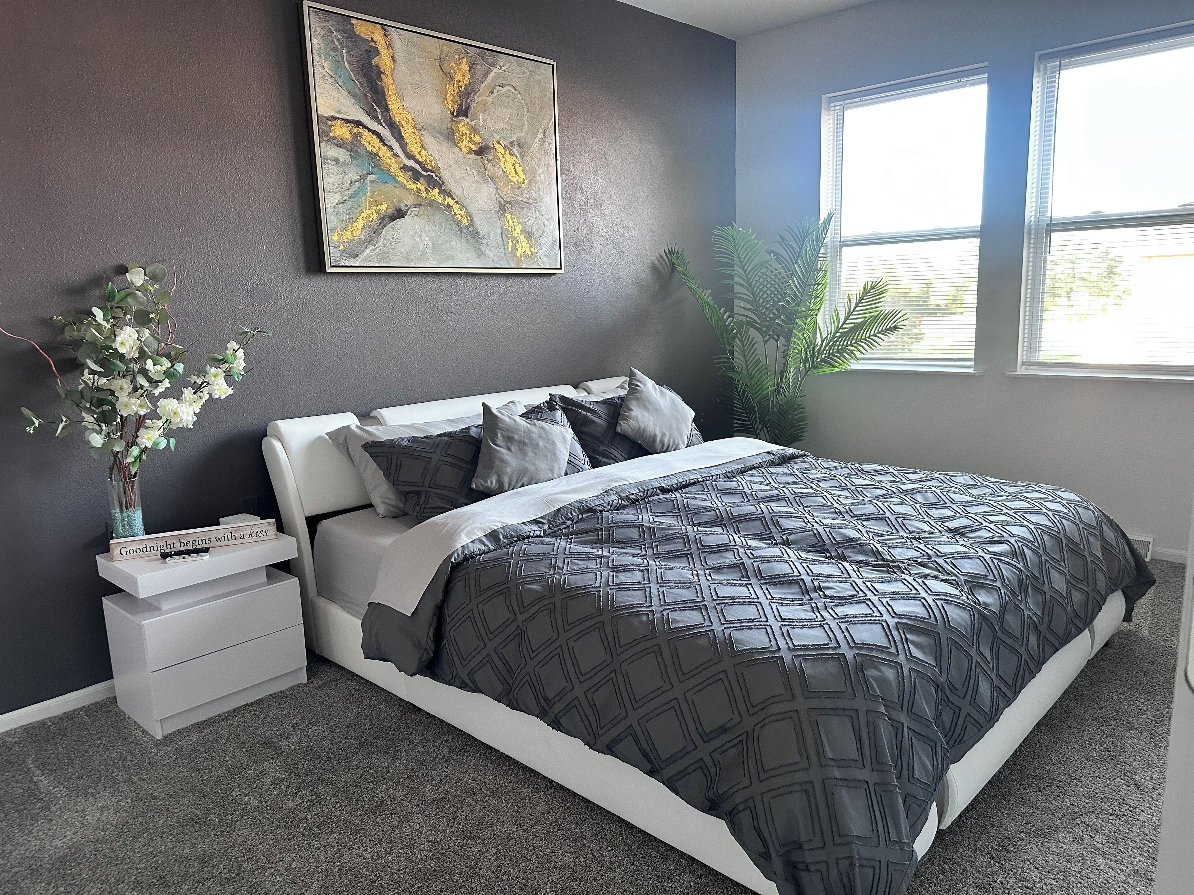 4 slaapkamers, een strijkplank/strijkijzer, gratis wifi, beddengoed