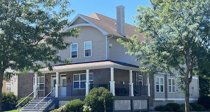 Capital PrimeTime - 6 Miles from Madison w/ fireplace