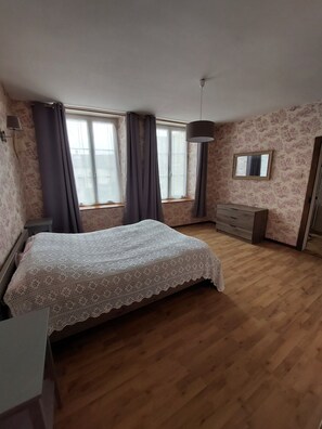 3 chambres, bureau, fer et planche à repasser, Wi-Fi gratuit