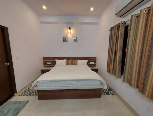 2 bedrooms, WiFi, bed sheets