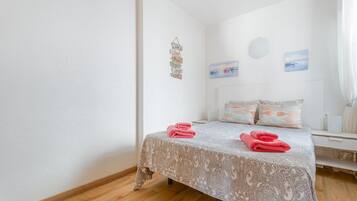 Standard Apartment, Pool Access, Beachside | 2 bedrooms, blackout drapes, free WiFi, bed sheets