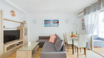 Standard Apartment, Pool Access, Beachside | 2 bedrooms, blackout drapes, free WiFi, bed sheets