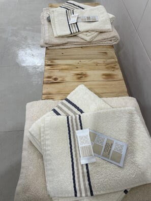 1 室のベッドルーム、アイロン / アイロン台、旅行用ベビーベッド、WiFi (無料)