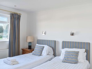 2 bedrooms, free WiFi, bed sheets - 2 bedroom accommodation in Yarmouth (Yarmouth)