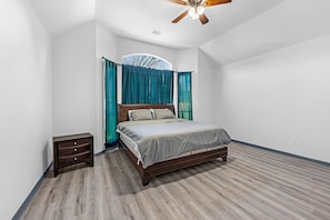 5 habitaciones, tabla de planchar con plancha, cuna de viaje y wifi