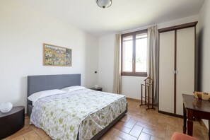 3 dormitorios, tabla de planchar con plancha, cuna de viaje y wifi