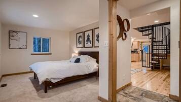 10 bedrooms, desk, iron/ironing board, WiFi