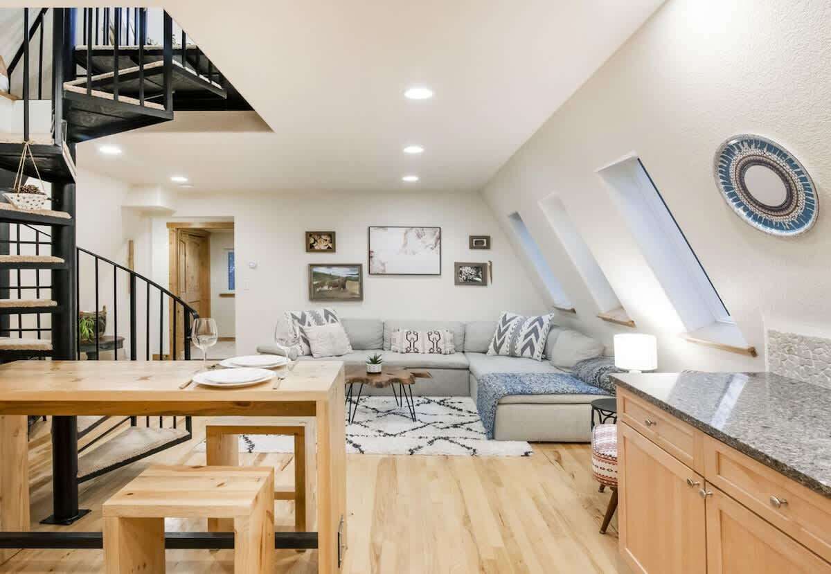 Smart-TV, Kamin, DVD-Player, Arbeitsbereiche