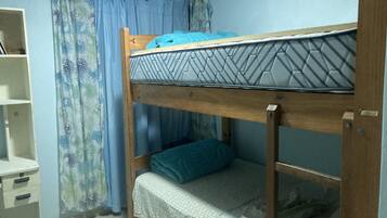 2 soverom og sengetøy