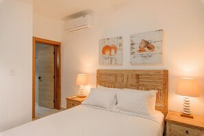 2 bedrooms, iron/ironing board, internet, bed sheets