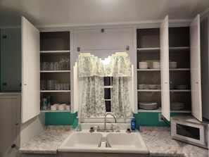 Haartrockner, Handtücher, Seife, Shampoo