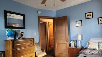 2 bedrooms, desk, iron/ironing board, travel cot