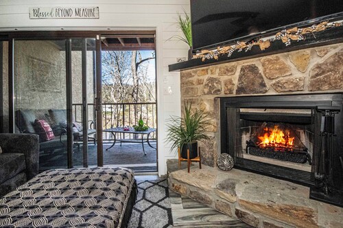 Riverfront Condo, Super Conveniently Located!