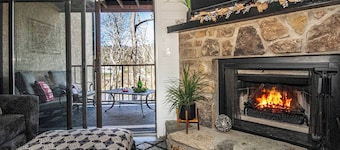 Riverfront Condo, Super Conveniently Located!