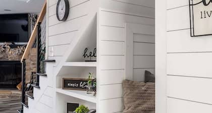 Riverfront Condo, Super Conveniently Located!