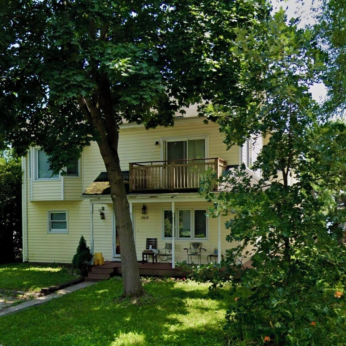 Huge house on Diamond Lake. Gorgeous views all year round. Beach, Boating, BBQ’s