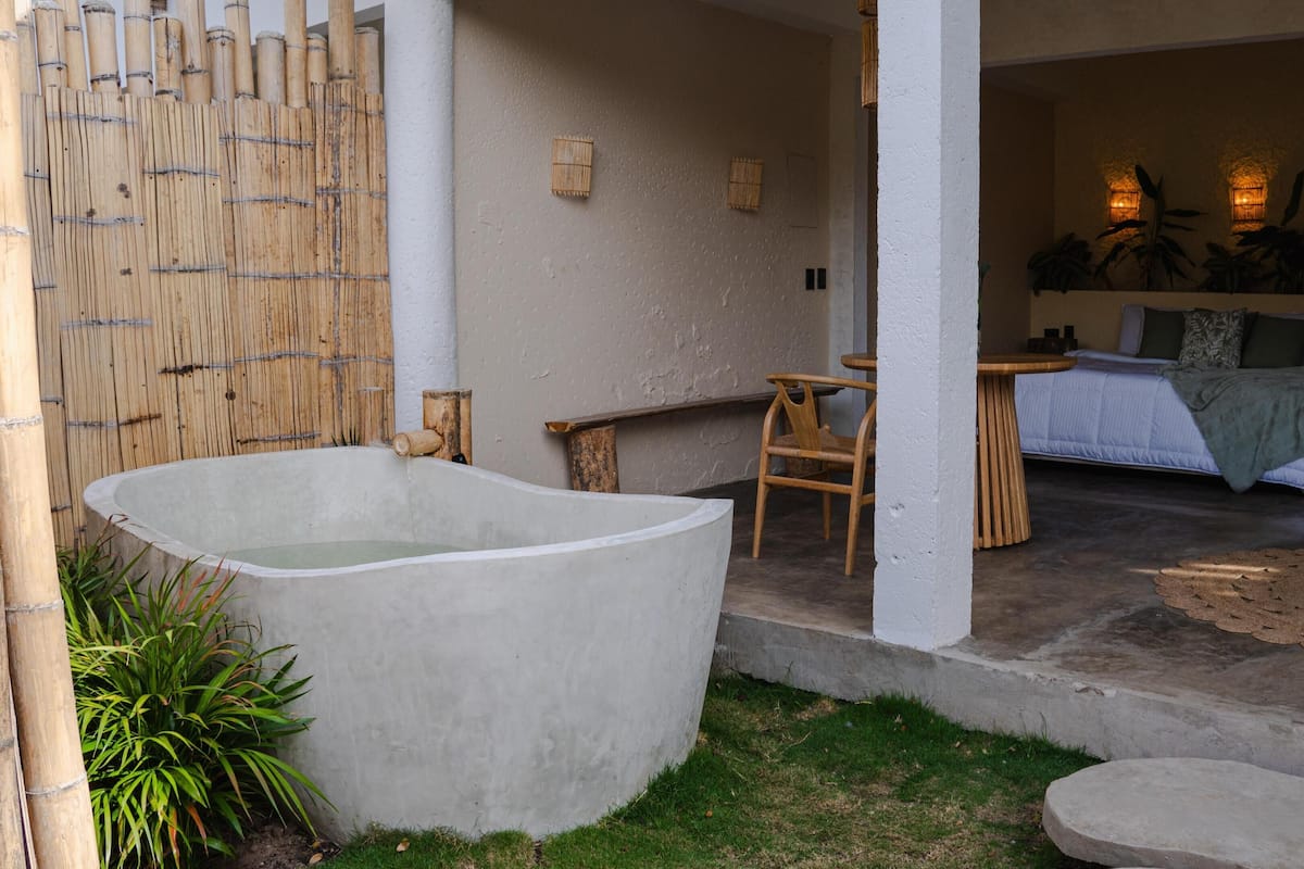Luxury Cabin, 1 King Bed | 1 bedroom, in-room safe, individually decorated, individually furnished