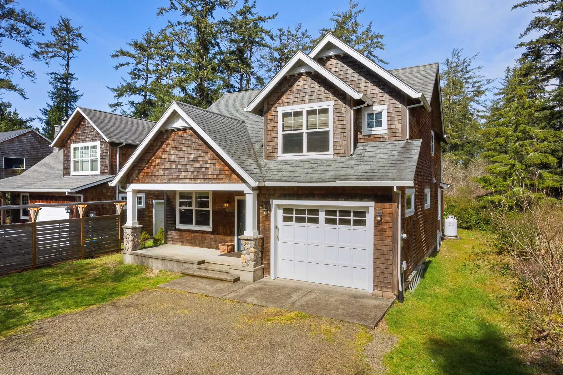 Sandpiper House-Manzanita 4 bdrm, dogs ok, 2 blks to beach, foosball, firepit