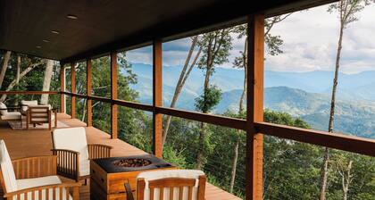 Stunning Views, Game/Movie RM, 2 decks, 1h to AVL, 5BR/3 Bath, Grill, fire pit