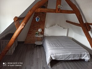 3 Schlafzimmer, Schreibtisch, Bügeleisen/Bügelbrett, kostenloses WLAN