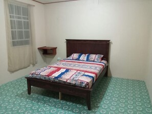 3 chambres, fer et planche à repasser, Wi-Fi, draps fournis