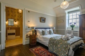 9 bedrooms, in-room safe, desk, iron/ironing board