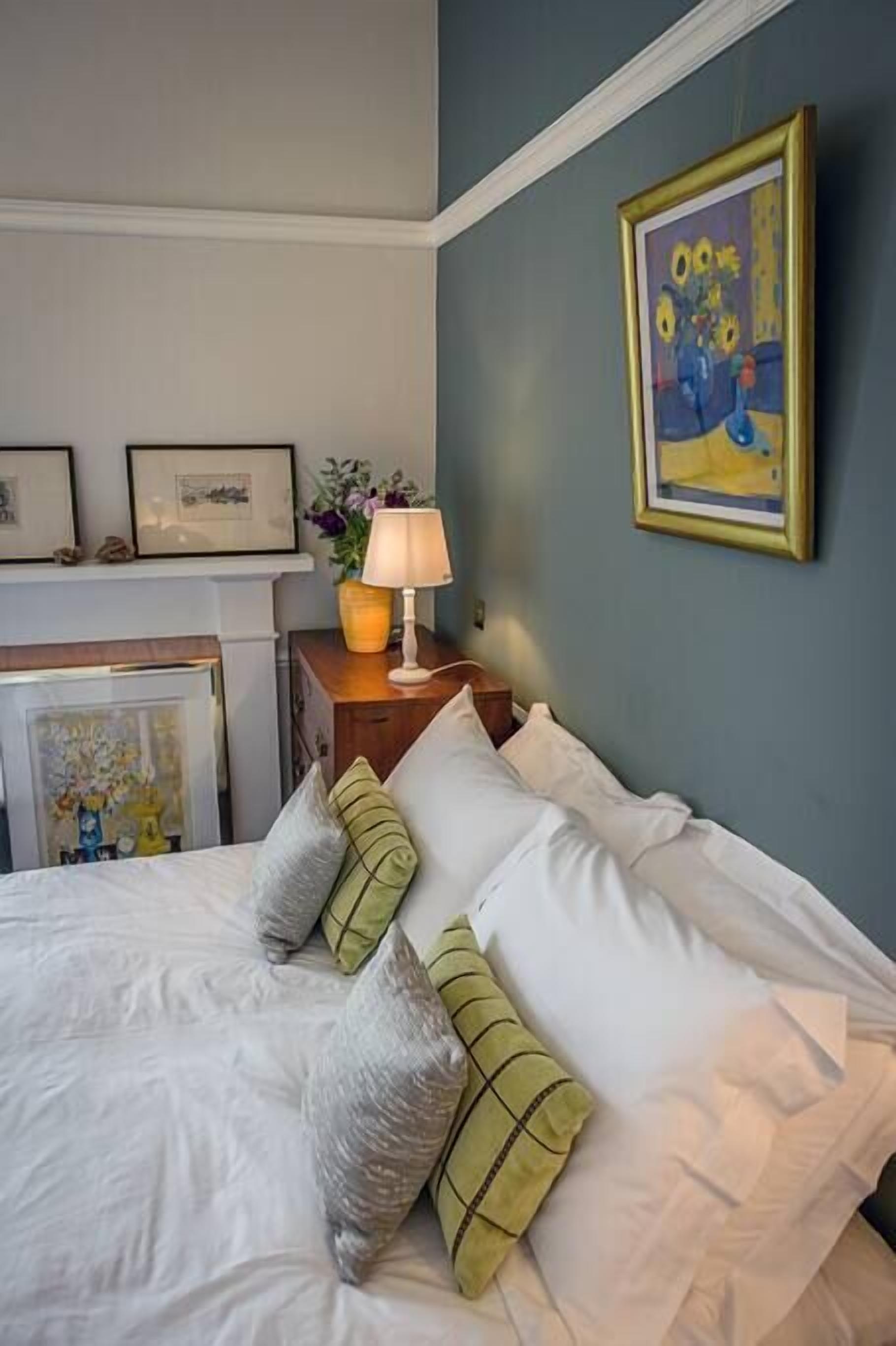 9 bedrooms, in-room safe, desk, iron/ironing board