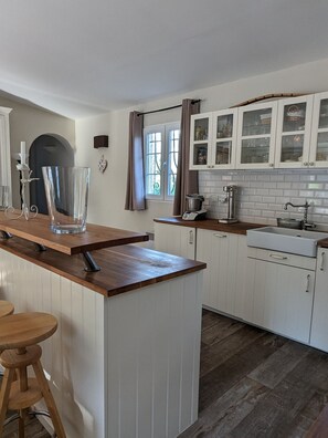 Frigorifero, forno, piano cottura, lavastoviglie