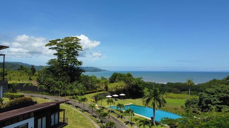 Outdoor pool. Jaco Nativa Garden Suite