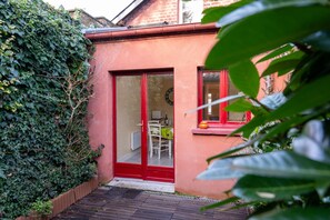 Outdoor dining - Les Volets Rouges Maison de Pêcheur Avec Extérieur (Saint-Valery-sur-Somme)