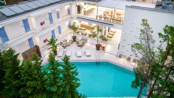 Seasonal outdoor pool
