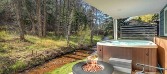 Creekside Pack Cabin with 360° Mountain Views