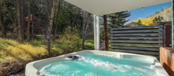 Creekside Pack Cabin with 360° Mountain Views