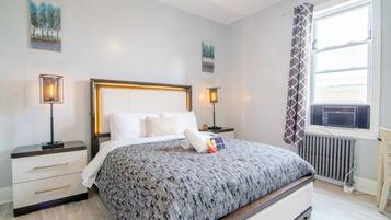 2 Schlafzimmer, Zimmersafe, Schreibtisch, Bügeleisen/Bügelbrett