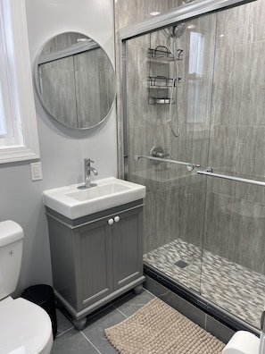 Shower, eco-friendly toiletries, hair dryer, towels - Love my place- 10 Mins Away To NYC - Pristine Apartment (Union City)