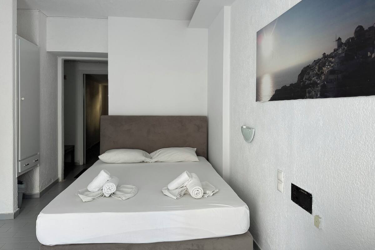 Quadruple Room | Desk, blackout curtains, free cots/infant beds, free WiFi