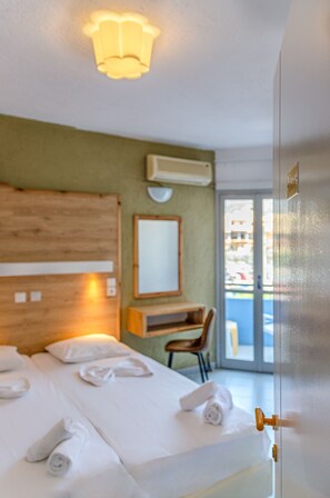 Twin Room | Desk, blackout drapes, free cribs/infant beds, free WiFi