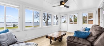 Waterfront Sunset Bayview: sleeps 6