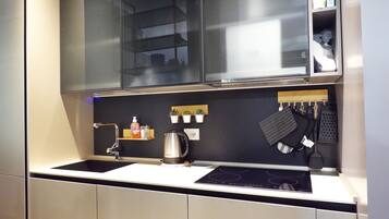 Kühlschrank, Ofen, Herdplatte, Geschirrspüler