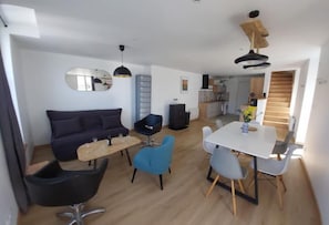 TV, books - La Cigogne, Moderne, Spacieux et Bien Placé (Le Hom)