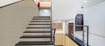 Itsy By Treebo - Stay Prime