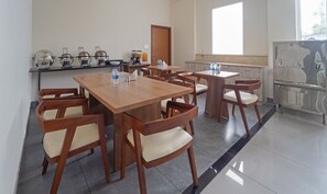Dining - Itsy Hotels Avani Stays, Vyttila, Kochi (Kanayannur)