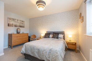 3 bedrooms, iron/ironing board, free WiFi, bed sheets - Luxury detached house next to Gedling Country Park. Pet friendly! (Nottingham)