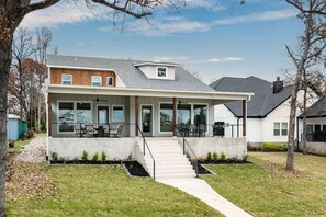 Exterior - Spectacular, New Waterfront Home.  A Place to Escape and Enjoy Lake Life! (Mabank)