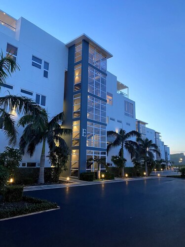 Grand View  2 Bedroom Apartment, Gym, Garden and Pool