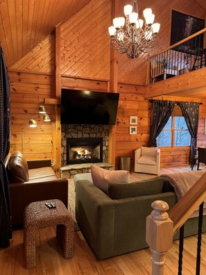 Una Smart TV, una chimenea