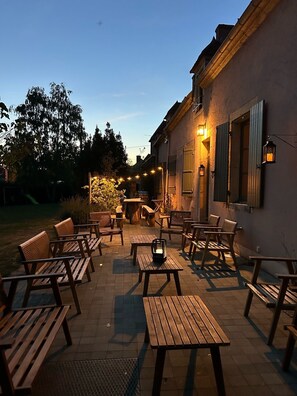 Outdoor dining - Country house near Foret de Tronçay with swimming pool and spa (La Perche)