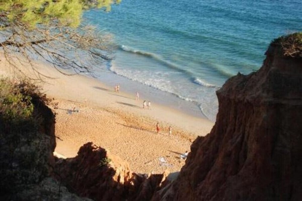 Vista da Falésia para a praia do Alfamar