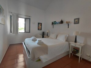 2 bedrooms, WiFi, bed sheets, wheelchair access