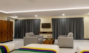 Premium Room - Treebo Jaguar Comforts, 3 Kms From Mahatma Gandhi Park (Chikkamagaluru)